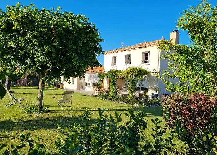 Entre Loire Et Vignobles 3* Liré